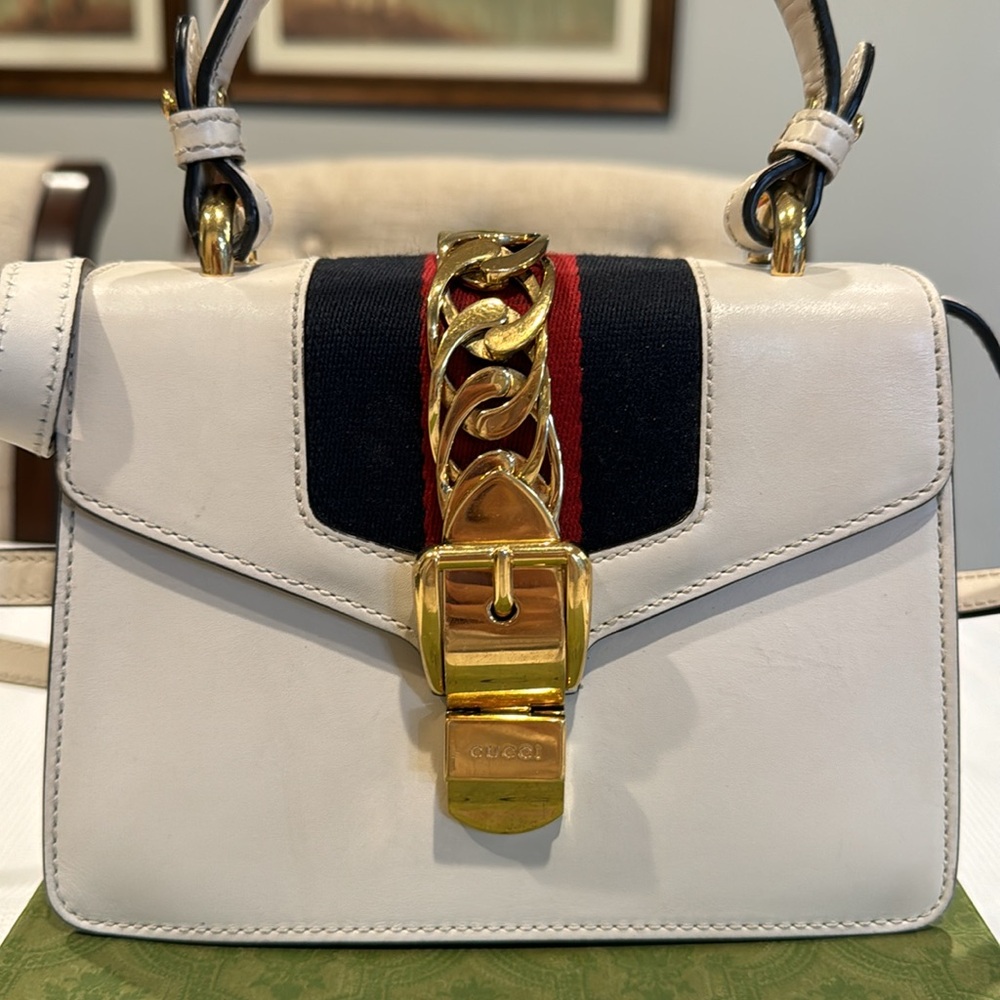 Authentic Gucci Sylvie small bag - Picture 3 of 16